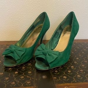 Vintage Inspired Emerald Kitten Heels